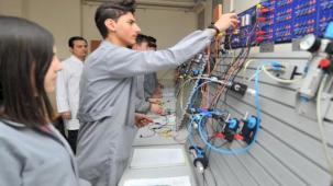 Mesleki eğitimde dev hamle... Otomotiv, turizm ve girişimcilik odaklı dönüşüm!