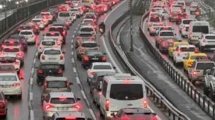 Toplam taşıt 33 milyonu aştı! Trafiğe aylık kayıt azaldı!