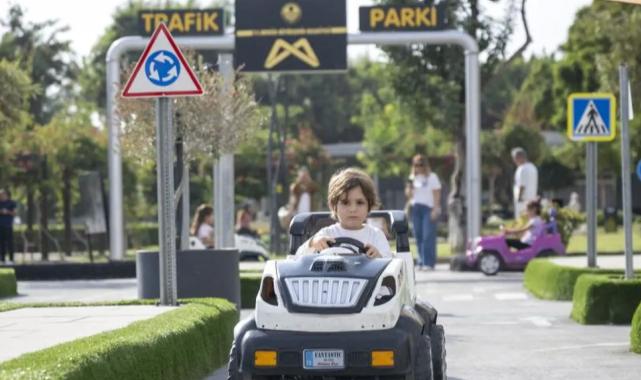 Çocuklar Trafik Parkı'na akın etti