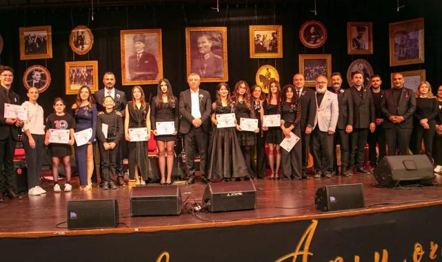 Güzelbahçeli gençler Atatürk için söyledi