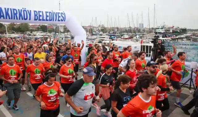 İstanbul Bakırköy’de öğretmenler günü için 2 bin 800 kişi koştu