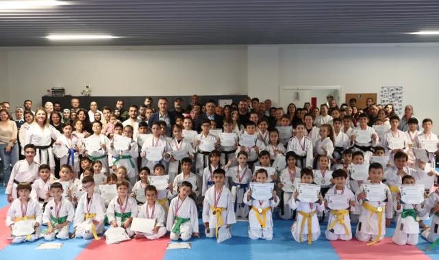 İzmir Aliağa'da 75 sporcu yeni kuşağa sahip oldu