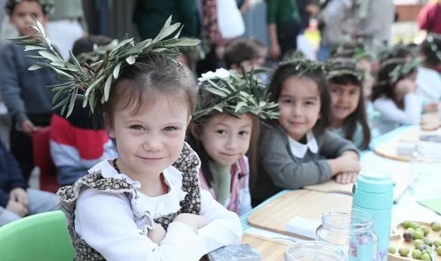 İzmir Aliağa'da minik eller zeytinle buluştu