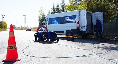 KOSKİ'nin mobil fiber optik aracı sahada görev başında