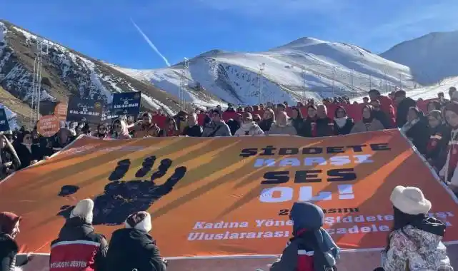 Palandöken’de 'Şiddete Karşı Tek Yürek'... Kadınlar ön saflarda yürüdü