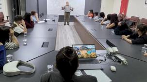 Gazeteci Özke gençlerle şiir üzerine buluştu