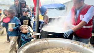 İyilik gemisi yardımları Gazze'de... Sıcak yemekler günlük 35 bine yükseldi