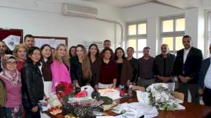 İzmir Çiğli’de Öğretmenler Günü fidanlarla kutlandı