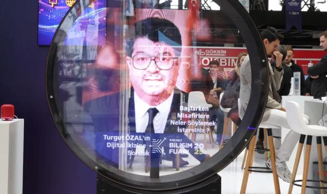 Turgut Özal hologram yöntemiyle Kocaeli Bilişim Fuarı'nda