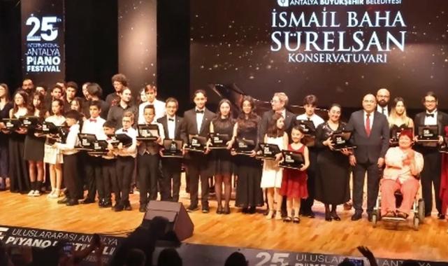 Antalya Piyano Festivali’nde gençler sahne aldı