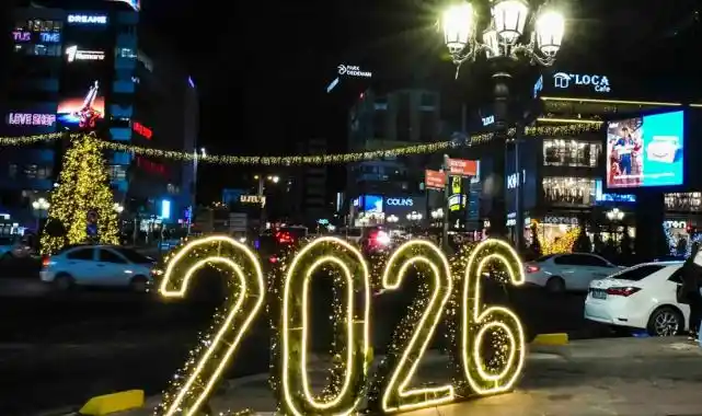 Başkentte yılbaşı coşkusu Kızılay Meydanı’nda