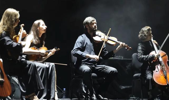 Dünyaca ünlü piyanist İzmir'de ayakta alkışlandı
