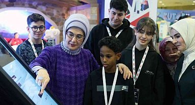 Emine Erdoğan, Dijital Dünyada Çocuk Hakları Sözleşmesi'ni imzaladı