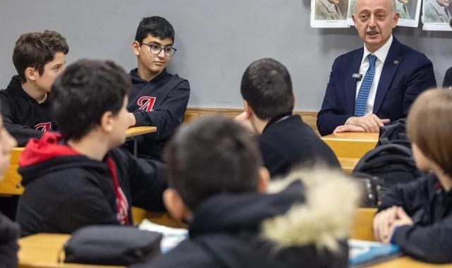 İzmir'de sınıf başkanının vaadi Başkan Büyükakın ile yerine geldi