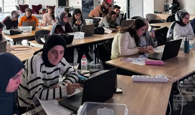 Kayseri Bilişim Akademisi’nde ücretsiz ders zili çaldı
