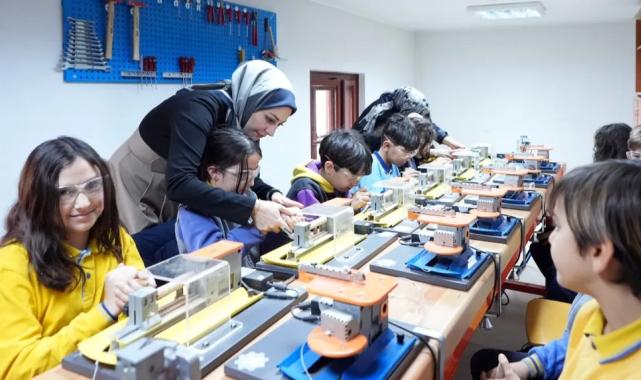 Öğrenciler bilgi ve becereyi kütüphanelerde kazanıyor