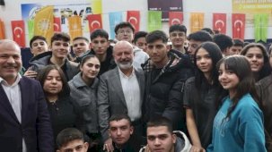 Ahmet Çolakbayrakdar'dan gençlerle coşkulu buluşma