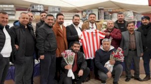 Başkan adayı Mustafa Çiçek'ten sosyete pazarı esnafına ziyaret