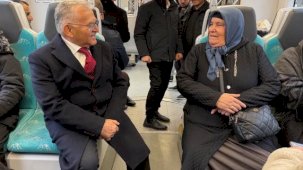 Başkan Büyükkılıç'tan Kayserililerle tramvay yolculuğu