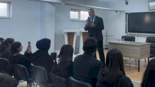 Cizre’de 'Başarıda Arkadaş Seçimi' konferansı