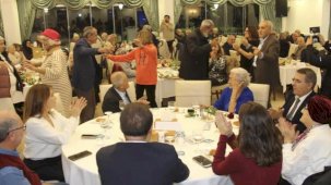 İstanbul'da Darülaceze'de erken yeni yıl yemeği