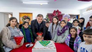 İzmir Basmane’de çocuklara yeni yıl coşkusu