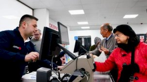 İzmir Tire'ye açılan mağaza yeni yıl hediyesi oldu