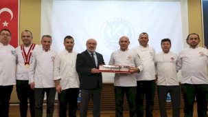 KAYÜ Aşçılık öğrencileri önlüklerini giydi