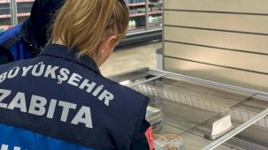 Kocaeli zabıtasından yılbaşı öncesi market denetimi