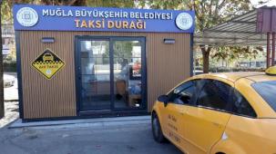 Muğla Büyükşehir’den yerli üretim taksi durakları