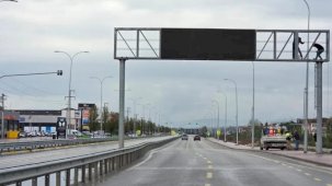 Sakarya'da sürücülere rehber olan dev ekran farklı noktaya alındı