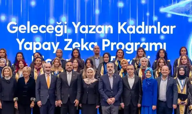 Turkcell’in ‘Geleceği Yazan Kadınlar Yapay Zekâ Projesi’ Mezunlarını Verdi
