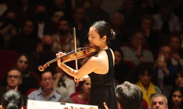 İzmir Devlet Senfoni iki yeteneği buluşturdu