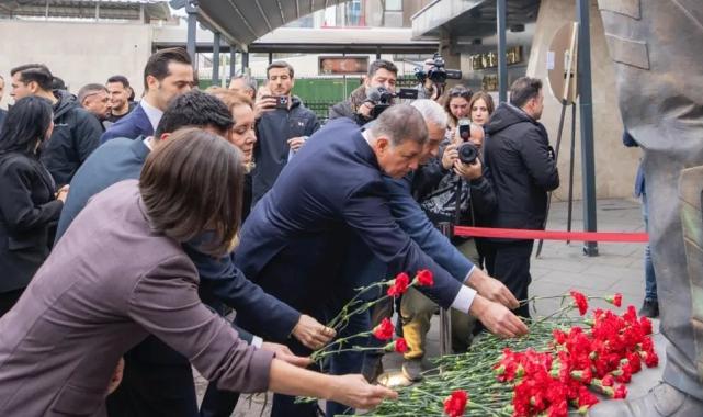 İzmir’in şehitleri Fethi Sekin ve Musa Can unutulmadı