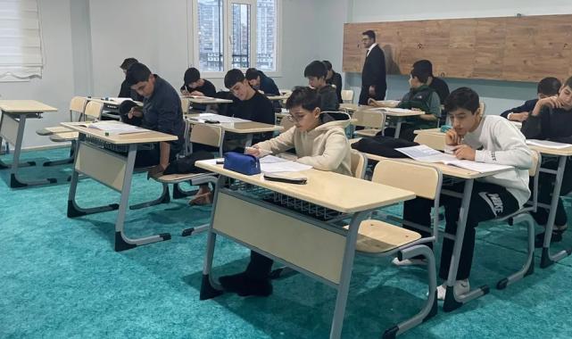 Mardin'de hafız öğrencilerin akademik başarısı takdir topluyor