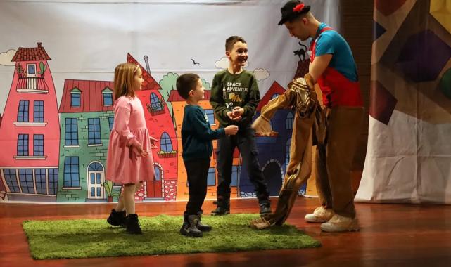 Sakarya'da bin 500 çocuğu tiyatroyla buluştu