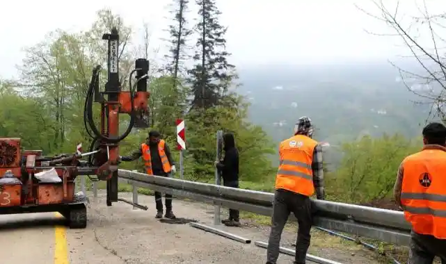 Sakarya'nın 10 mahallesine güvenli sürüş için çelik bariyer