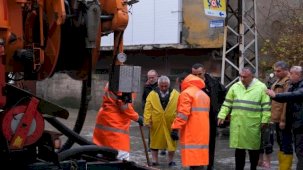 Adana Büyükşehir'den su baskınlarına anında müdahale