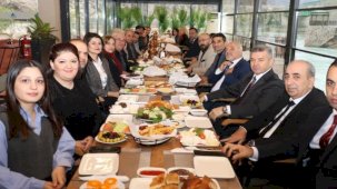 Artvin Valisi Turan Ergün gazetecilerle bir araya geldi