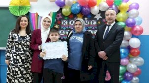 Bakan Göktaş, şehit ve gazi çocuklarının ilk karne heyecanına ortak oldu