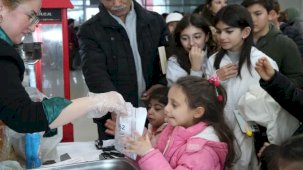 Çiğli'de çocuklar sinema keyfini Başkan Yıldız’la paylaştı