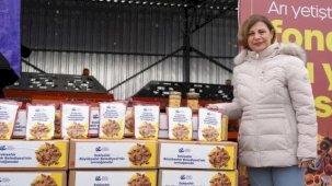 Eskişehir’de arıcılara fondan arı yemi dağıtıldı