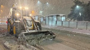 Gaziantep’te Büyükşehir ekipleri kar yağışına karşı görevde