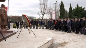 İstanbul Beylikdüzü’nde Denktaş ve Küçük anıldı