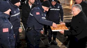 Memduh Büyükkılıç'tan yılbaşında gece mesaisi