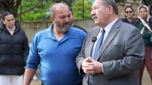 Muğla Milas'ta evi yanan aileye Başkan Topuz'dan konteyner ve ev tadilatı sözü