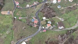 Sakarya'da mahallesi sakinlerinden asfalt teşekkürü