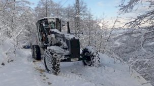 Trabzon Büyükşehir ekipleri karla mücadeleyi sürdürüyor