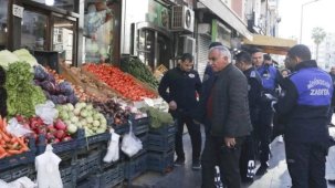 Zabıta kaldırım işgalini affetmedi