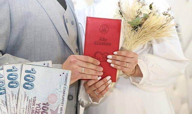 Türkiye Diyanet Vakfı'ndan evlenecek çiftlere 500 bin lira destek!